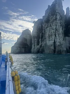 Le scogliere dell'isola di Geoje viste dalla barca